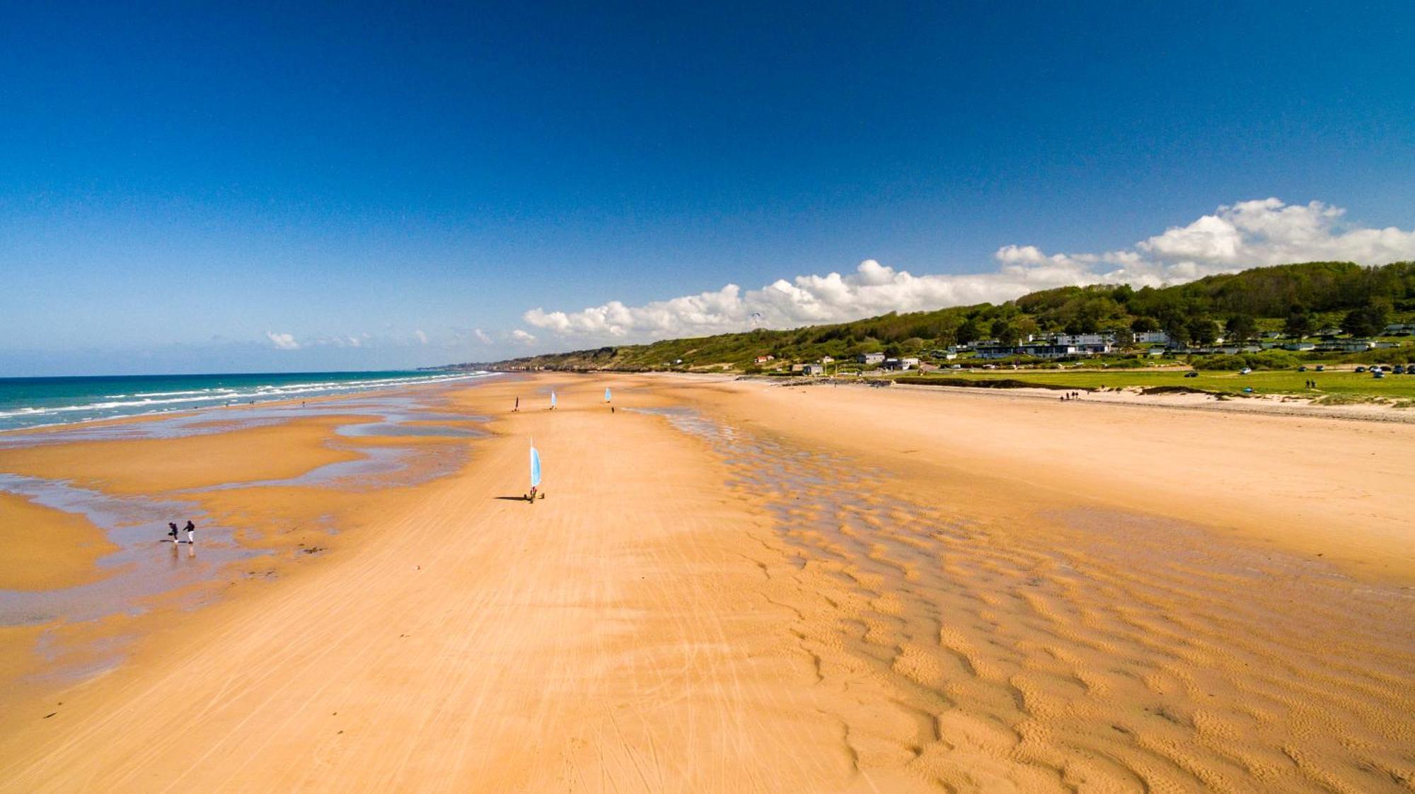 Maison renovee en pierres avec jardin près Omaha beach&Bayeux à 5mn de Port en Bessin Commes Extérieur photo