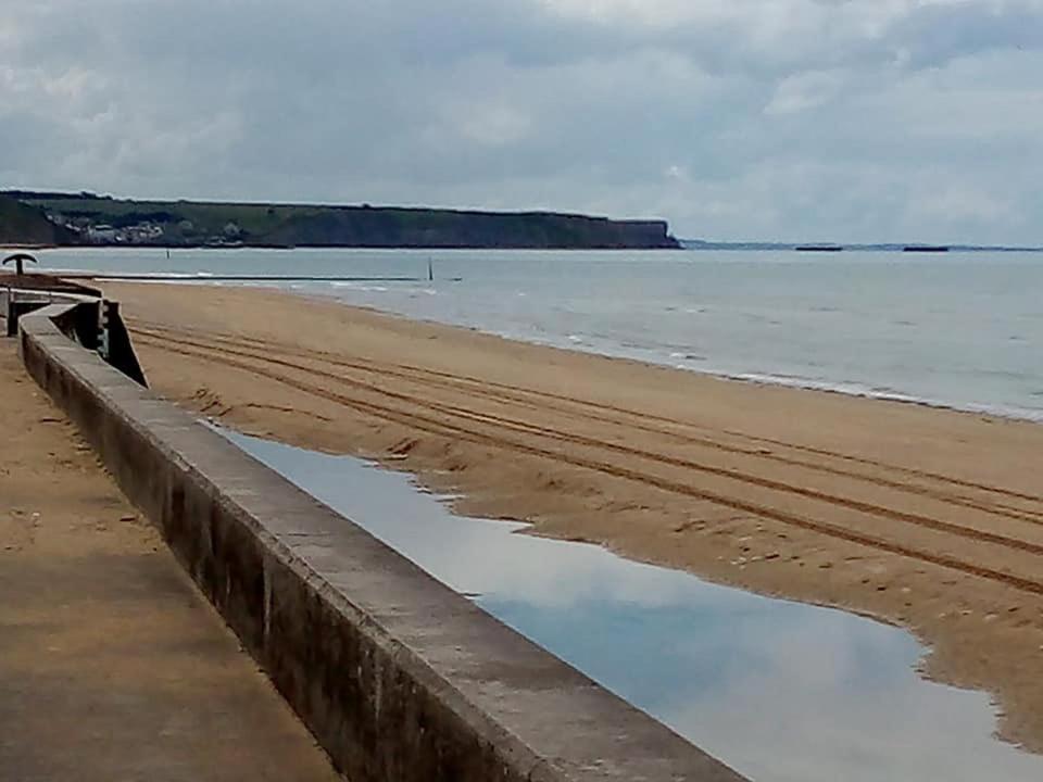 Maison renovee en pierres avec jardin près Omaha beach&Bayeux à 5mn de Port en Bessin Commes Extérieur photo